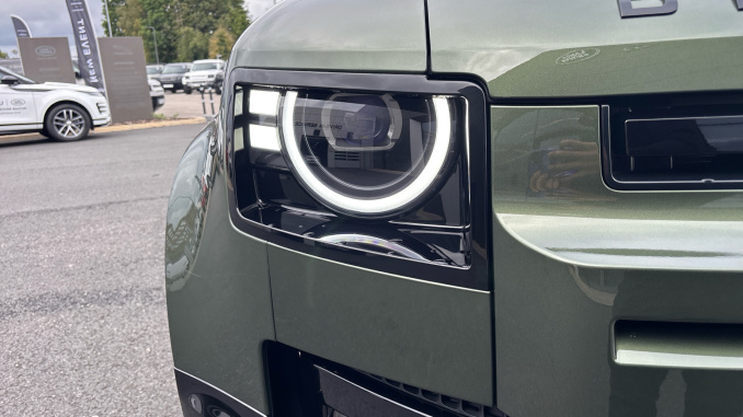 Land Rover Defender 3.0 D250 X-Dynamic HSE 90 3dr Auto Diesel Estate - Image 17